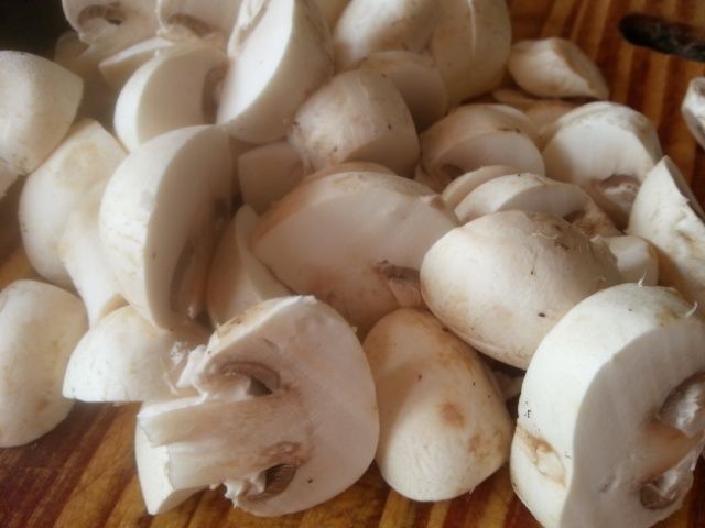 Half a punnet of mushrooms